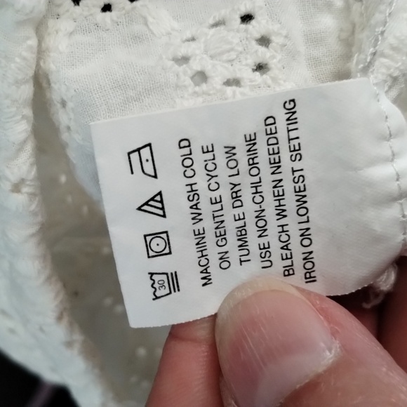 Kendall & Kylie eyelet crop top white ivory size medium button front w tie - Picture 10 of 10